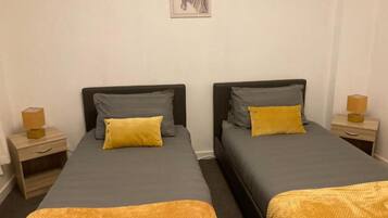 2 bedrooms, iron/ironing board, free WiFi, bed sheets
