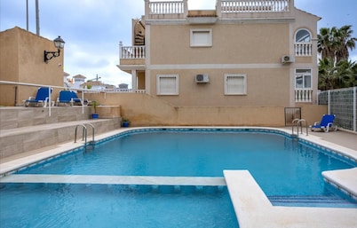 Orihuela Costa, Sleeps 6 With Roof Terrace & Pool