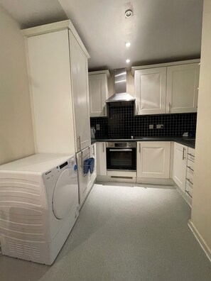 Kühlschrank, Mikrowelle, Ofen, Wasserkocher