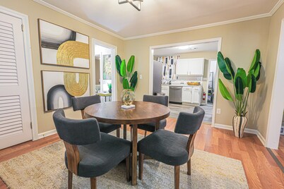 Charming 3-bedroom house in fabulous East Point with AC, WiFi