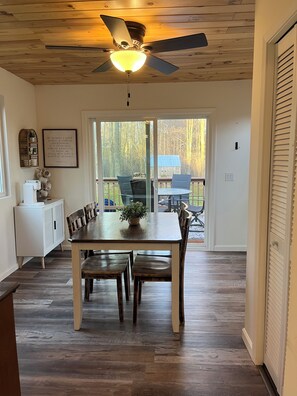 Dining - Private 3 Bedroom home, close to Holland and Saugatuck (Holland)