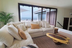 Smart TV - Marvelous 3 bedroom PH with private pool and Ocean Views (Cruz de Huanacaxtle.)