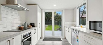 Classic Villa with Parking & Modern Comforts - Albemarle Villa