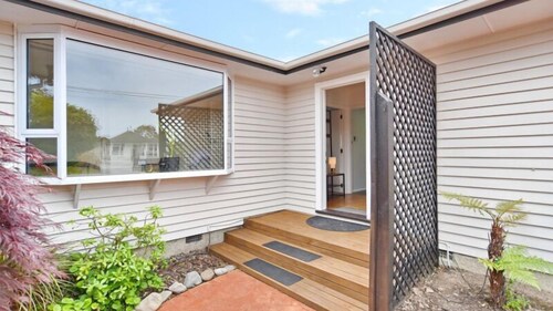 Bevington - Renovated 1 bedroom Studio