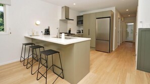 Fridge, microwave, stovetop, dishwasher