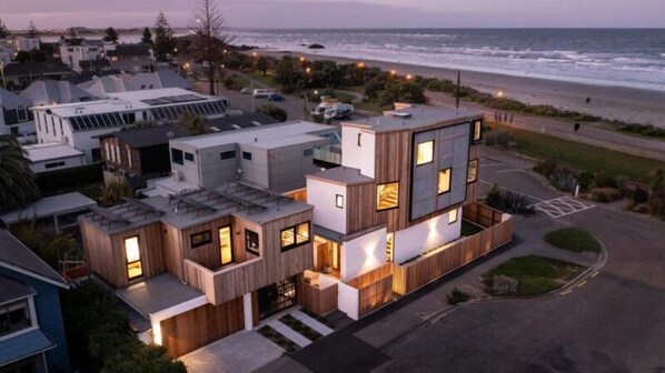 Exterior - Esplanade Beach House (Christchurch)