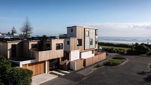Exterior - Esplanade Beach House (Christchurch)