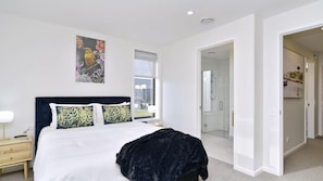 2 bedrooms, iron/ironing board, free WiFi, bed sheets - Hereford St Apartment-Modern Urban Retreat in Christchurch City (Christchurch)