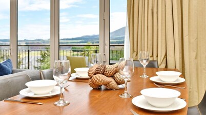 High Country Villa 250-Luxury Villa in Terrace Downs