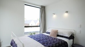 3 chambres, fer et planche à repasser, Wi-Fi gratuit, draps fournis
