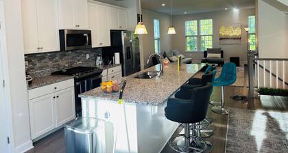 A spacious room with private bathrooms and private balcony, 5 min drive to UM