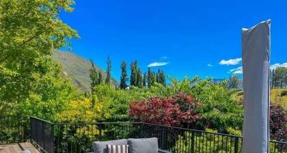 Rippon Lea - Wanaka-Relax and unwind, or set out on an adventure