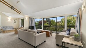 Unclassified image, 4 of 31, button - Rippon Lea - Wanaka-Relax and unwind, or set out on an adventure (Wanaka)