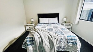 2 soverom, strykejern/-brett, wi-fi (inkludert) og sengetøy