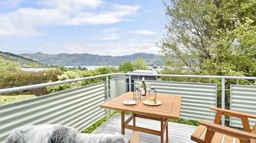 Peaceful Akaroa Retreat - pet friendly