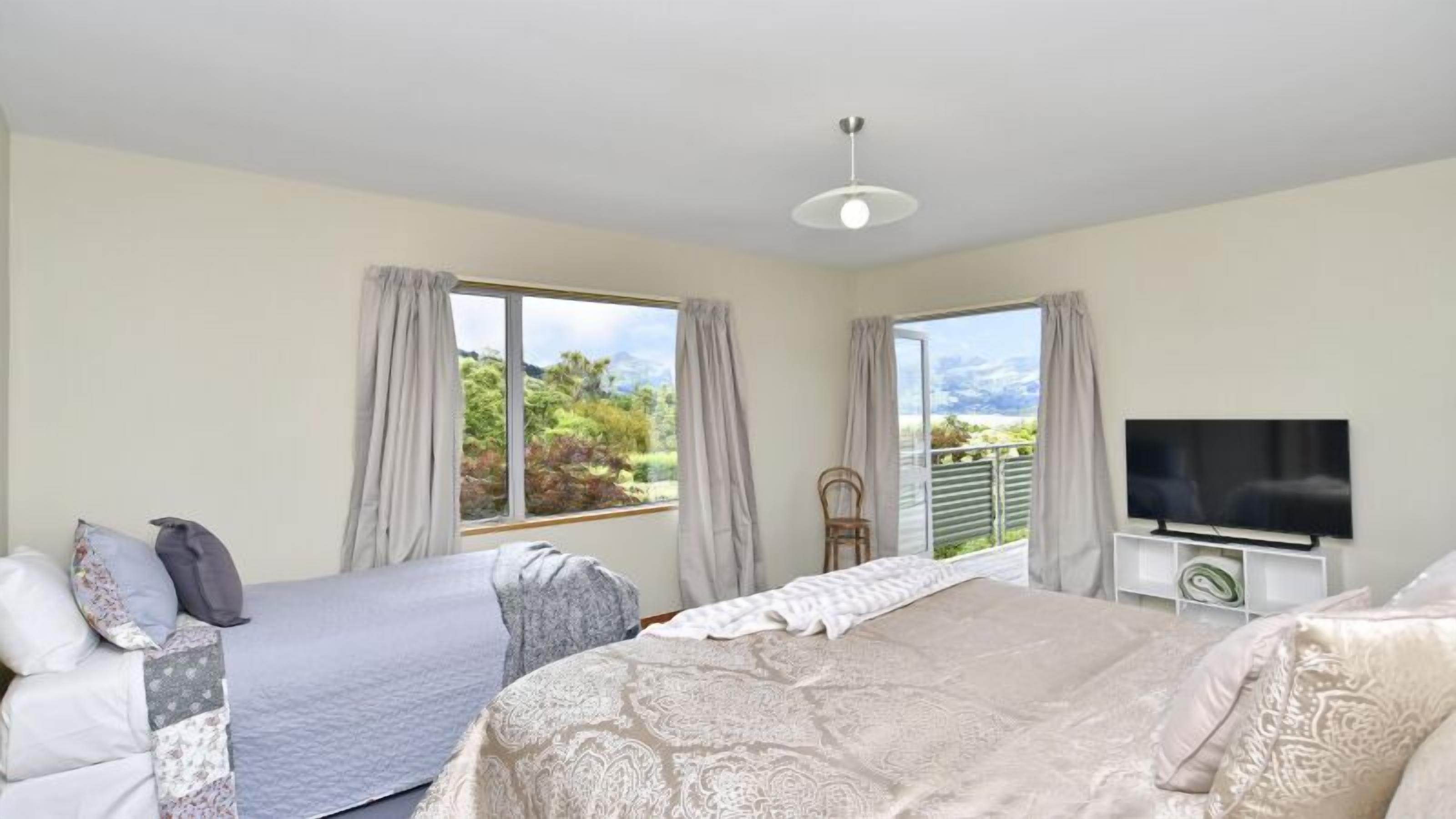 Peaceful Akaroa Retreat - Pet Friendly - Akaroa