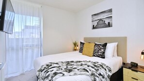 2 bedrooms, desk, iron/ironing board, WiFi