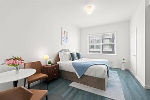 办公桌、熨斗/熨衣板、免费 WiFi、床单