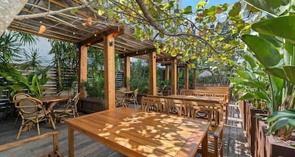 Pool, Terrace & ATM Onsite! Prime Miami Studio nr Beaches