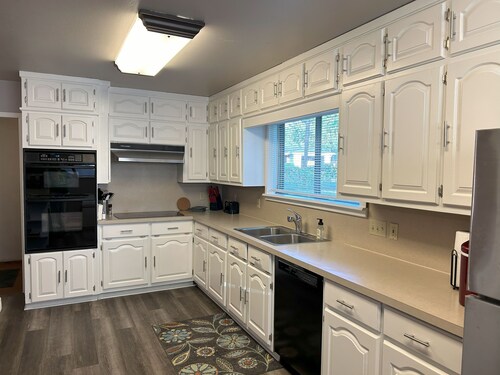 Glencrest: Charming Home in the Heart of Longview!