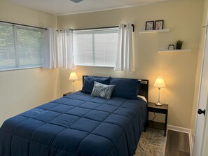 3 bedrooms, iron/ironing board, travel cot, Internet