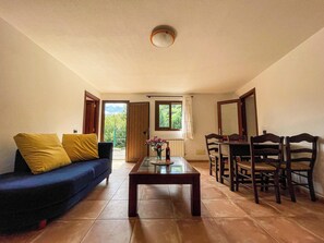 Rumah Keluarga, Bebas Asap Rokok | Wi-Fi gratis