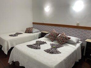 7 bedrooms, desk, iron/ironing board, free WiFi - LARGE COZY HOUSE FOR NEW YEAR'S EVE IN ARMAção DOS BUZIOS. (Manguinhos Armação dos Búzios)