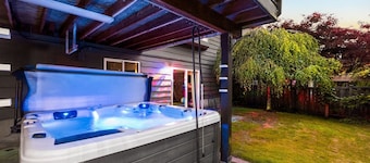Luxury Country Style Home - S -.•+Hottub And Gym+•. Pet Friendly !