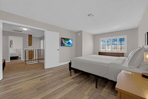 3 bedrooms, desk, iron/ironing board, free WiFi - Aviator's Landing: Home Away From Home (Las Vegas)