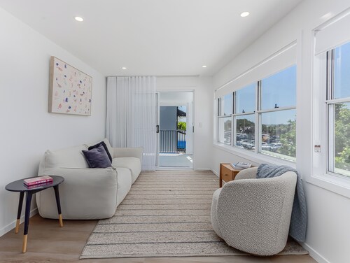 Relax on Marine Parade 2 BDR Apartment