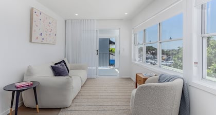 Relax on Marine Parade 2 BDR Apartment