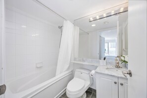 Doccia, asciugacapelli, bidet, asciugamani