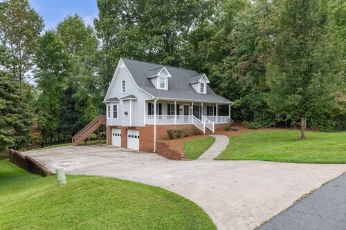 Game room, great for families, centrally located in Piedmont Triad
