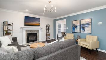 Smart TV, fireplace
