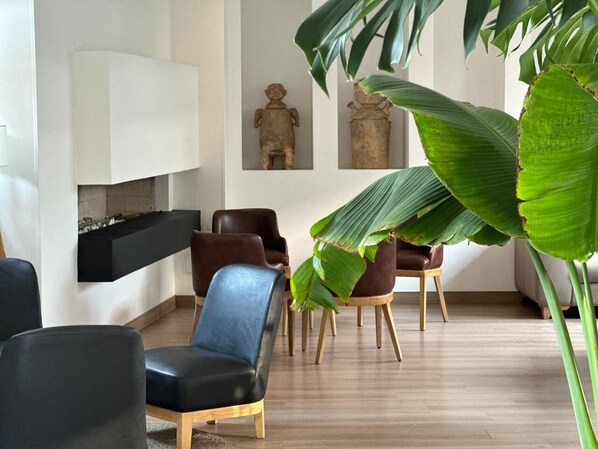 Lobby sitting area - Hotel San Francisco de Asis (Bogotá)