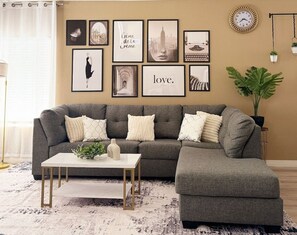 TV, fireplace