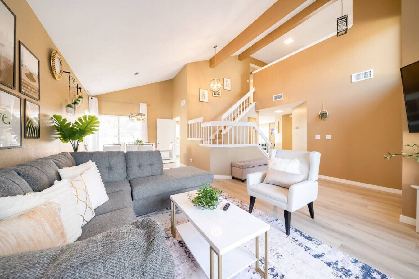 Télévision, cheminée