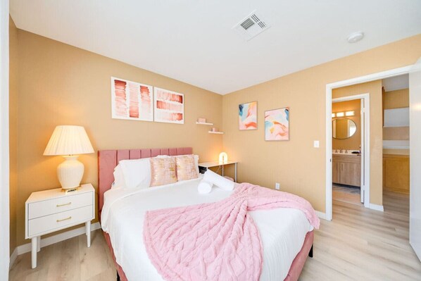 5 bedrooms, desk, iron/ironing board, WiFi