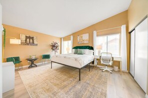 5 habitaciones, escritorio, tabla de planchar con plancha y wifi 