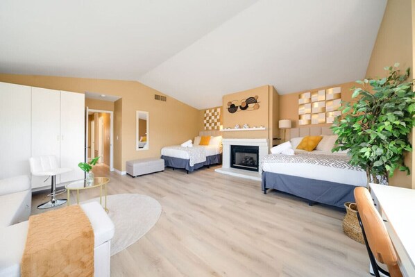 5 bedrooms, desk, iron/ironing board, WiFi