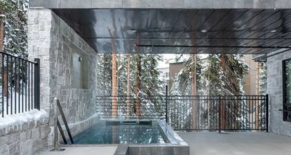 Chill 301 | Modern Design | Close To Slopes | Luxe Condo | Pool + Hot Tub