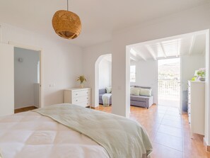 1 chambre, fer et planche à repasser, accès au Wi-Fi (inclus)