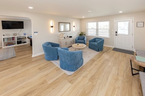 Smart TV, ping pong - Sea Salt - NEW 6 bedroom home with spectacular views, pool,GameRm. (Virginia Beach)