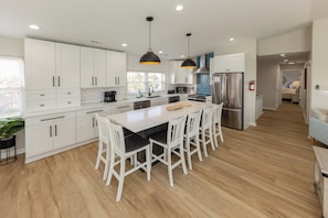 Fridge, microwave, oven, stovetop - Sea Salt - NEW 6 bedroom home with spectacular views, pool,GameRm. (Virginia Beach)