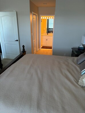 2 bedrooms, iron/ironing board, WiFi, bed sheets - Sunny Winter: Golf, Tennis/Pickleball and Dining (Naples)
