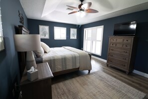 4 Schlafzimmer, Schreibtisch, Bügeleisen/Bügelbrett, kostenloses WLAN