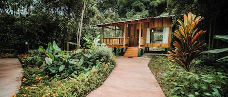 Traditional Cabin, Garden View | 1 bedroom, desk, free WiFi