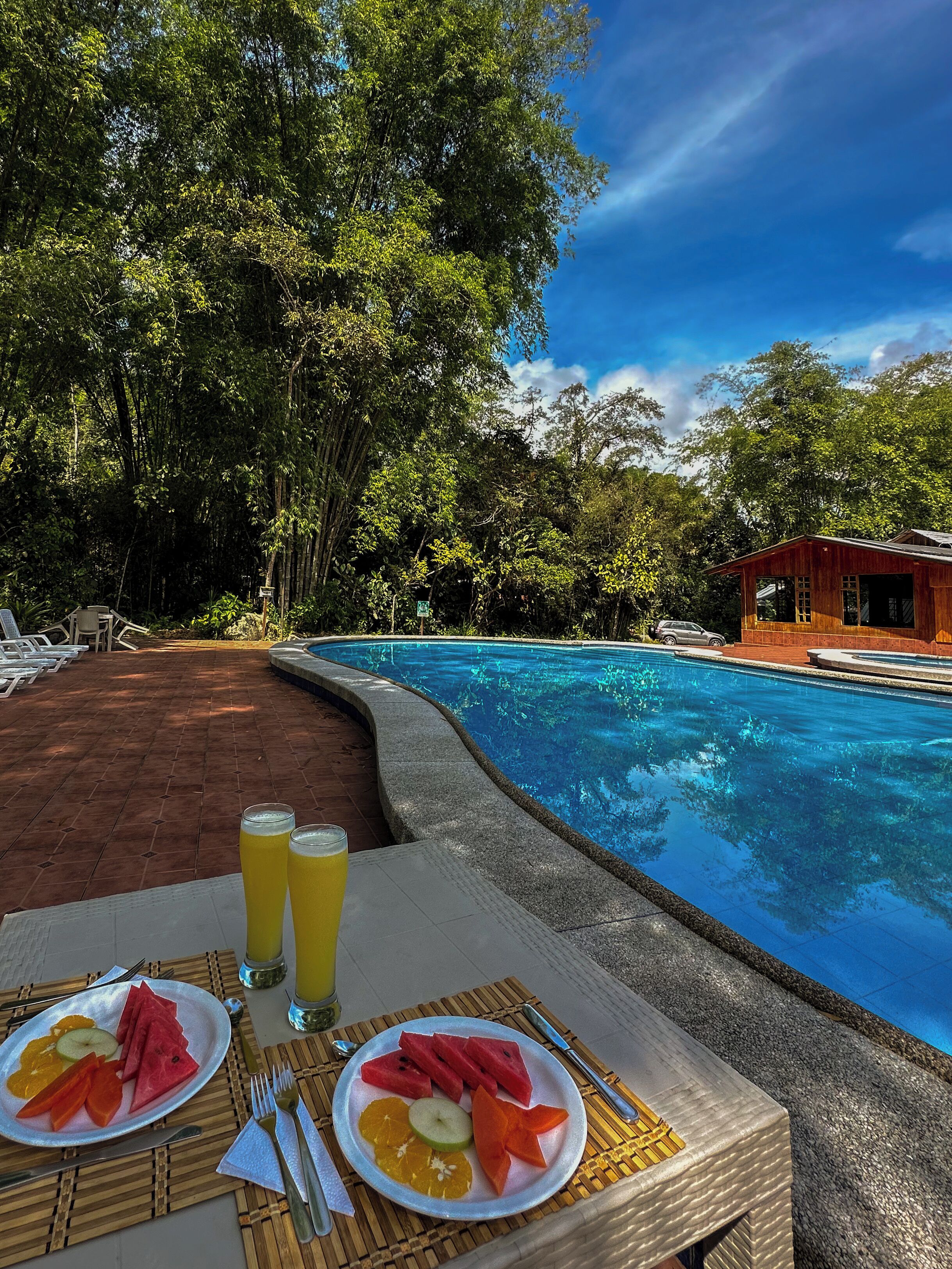 2 kolam renang terbuka 