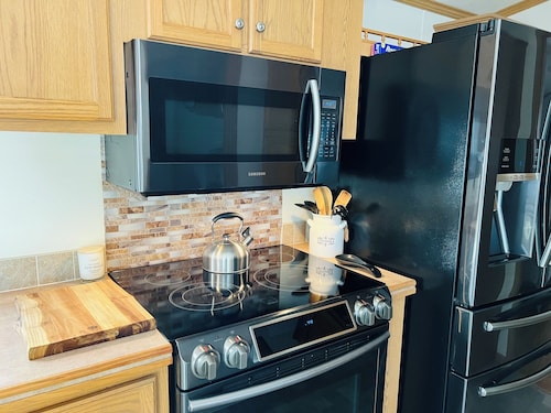 Cozy 3 bedroom modern mobile home in charming Moorefield with WiFi 