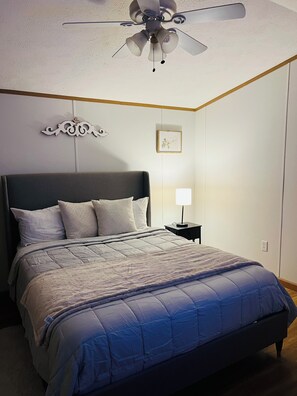 3 soverom, strykejern/-brett, wi-fi og sengetøy